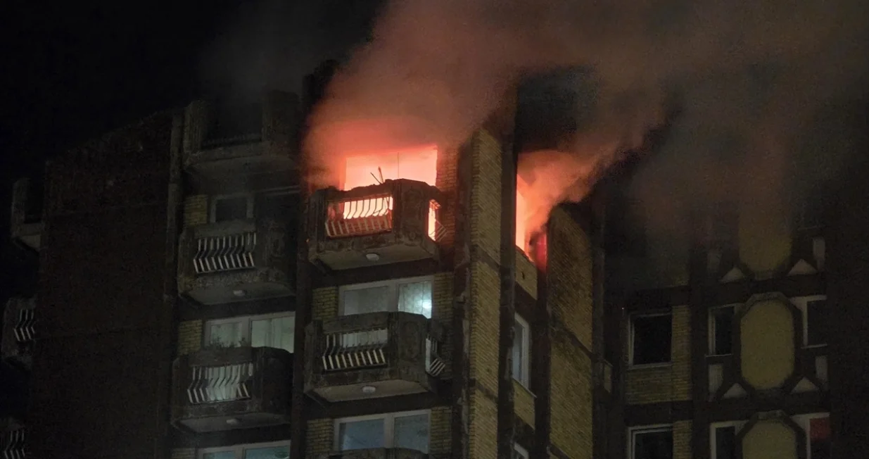 Požar, Tuzla, Dom penzionera, vatrogasci, vatra, policija, spašavanje ljudi/Anadolija