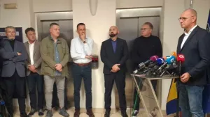 Čelnici Vlade FBiH, Zijad Lugavić gradonačelnik Tuzle, Tuzla, Dom penzionera, požar/Rtv Slon