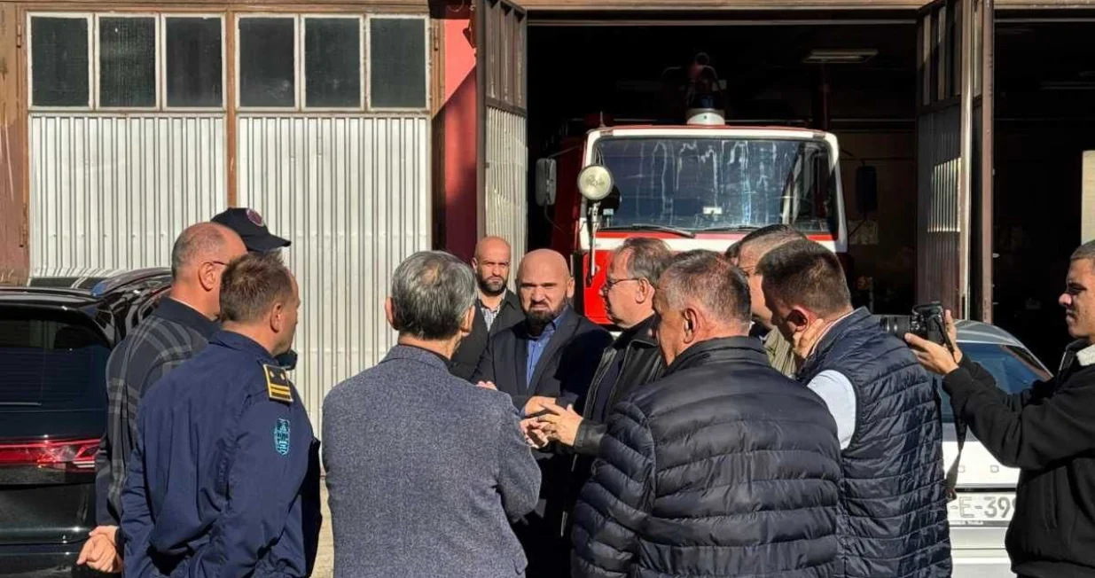 Delegacija Vlade FBiH je posjetila i vatrogasce koji su učestvovali u gašenju požara/Facebook/Facebook
