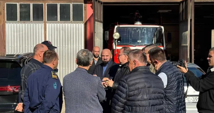 Delegacija Vlade FBiH je posjetila i vatrogasce koji su učestvovali u gašenju požara/Facebook/Facebook