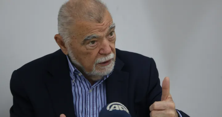 Posljednji predsjednik Predsjedništva SFR Jugoslavije (SFRJ) i bivši predsjednik i premijer Hrvatske Stjepan "Stipe" Mesić poručio je u intervjuu za Anadolu Agency (AA) kako ima onih koji nisu zadovoljni rezultatima rata koji se vodio u bivšoj Jugoslaviji, koji bi opet htjeli mijenjati granice, ali kako je nemoguće da se rat u Ukrajini prelije na Balkan.Mesić je u razgovoru s novinarima AA govorio o ratu u Ukrajini i njegovim regionalnim i globalnim posljedicama, odnosu Europske unije (EU) prema zemljama Balkana, kao i otvorenim pitanjima među državama u regiji. (Erkin Keçi - Anadolu Agency)/�