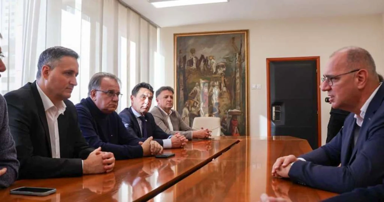Održan sastanak/Kabinet člana Predsjedništva BiH Denisa Bećirovića//