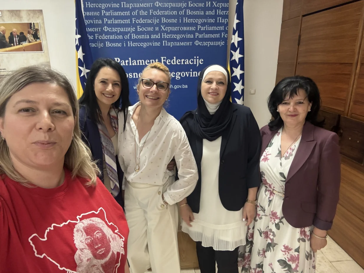 Članice Glasa žene sa federalnim parlamentarkama/