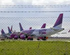 epa08313866 Nine passenger planes of the Hungarian low-cost airline WizzAir are parked at the Debrecen airport, Hungary, 22 March 2020, as the airline cut back on service due to the coronavirus COVID-19 pandemic. EPA/Zsolt Czegledi HUNGARY OUTHUNGARY OUT/Zsolt Czegledi