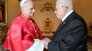 Pope Leo XIV meets Palestinian Authority President Mahmoud Abbas at the Vatican, November 6, 2025. Simone Risoluti/Vatican Media/­Handout via REUTERS ATTENTION EDITORS - THIS IMAGE WAS PROVIDED BY A THIRD PARTY.  TPX IMAGES OF THE DAY/Simone Risoluti