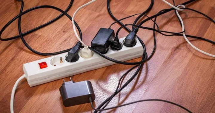 Produžni kabl/Ilustracija/