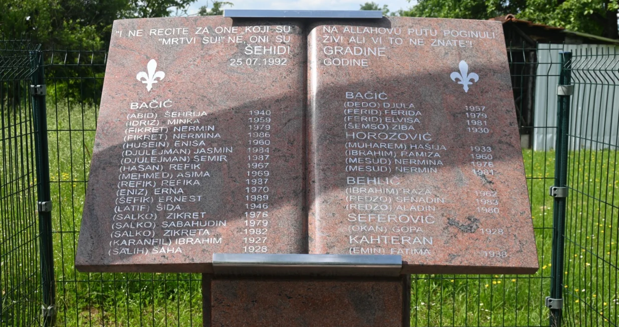 Spomenik u Zecovima/