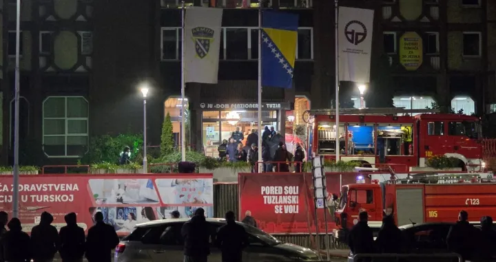 Tuzla, požar, dom penzionera, gašenje, spašavanje korisnika/