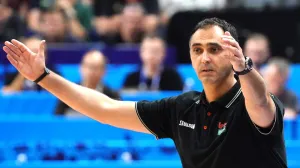 epa10175505 Belgium's coach Dario Gjergja gestures during the FIBA EuroBasket 2022 Round of 16 match between Slovenia and Belgium at EuroBasket Arena Berlin, in Berlin, Germany, 10 September 2022. EPA/CLEMENS BILAN/Foto: Clemens Bilan
