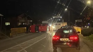 Vozilo završilo na krovu/Društvene mreže/