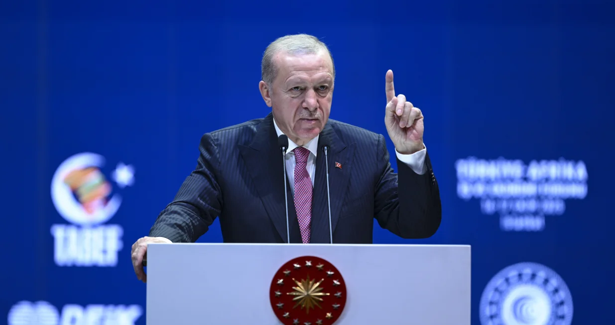 ISTANBUL, TURSKA - 17. OKTOBAR: Turski predsjednik Recep Tayyip Erdogan odrÅ¾ao je govor na Poslovno-ekonomskom forumu Turska-Afrika odrÅ¾anom u Kongresnom centru u Istanbulu, Turska, 17. oktobra 2025. (Arif HÃ¼daverdi Yaman - Anadolu Agency)/