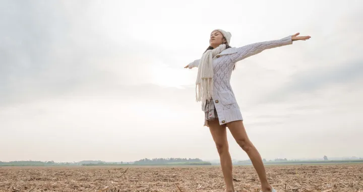 žena, sretna žena, okalšanje, ilustracija za horoskop/Infocuspix/freepik