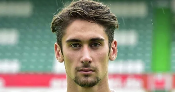 Orkan Cinar se sada bavi pripremom kebaba (FOTO: X)/Foto: 