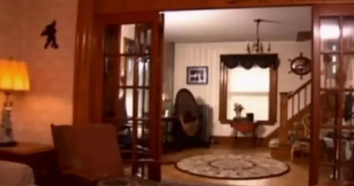 Kuća, tajna soba, jezivo otkriće/Prtsc