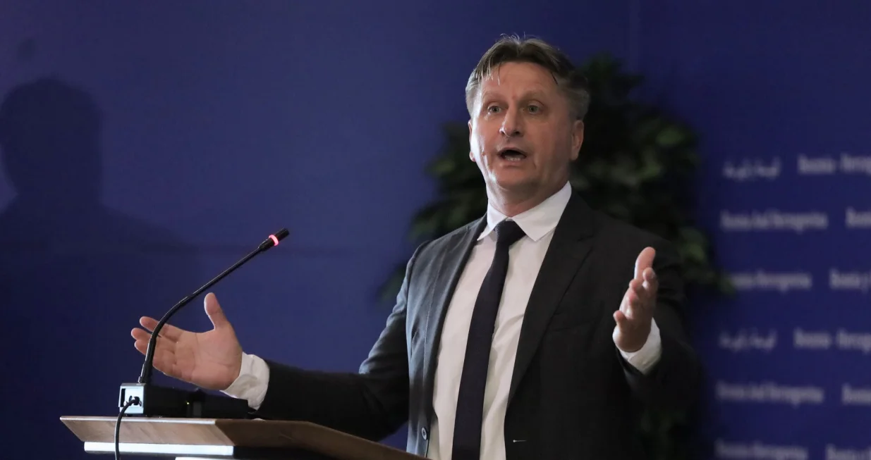 Konferencija za medije poslanika u Predstavničkom domu Parlamentarne skupštine Bosne i Hercegovine Šemsudina Mehmedovića i Jasmina Emrića/Senad Gubelić