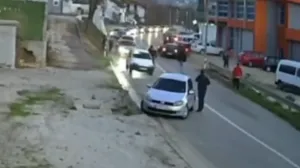 Haos kod Velike Kladuše: nakon sudara autom nasrnuo na ljude, sve snimljeno/Screenshot