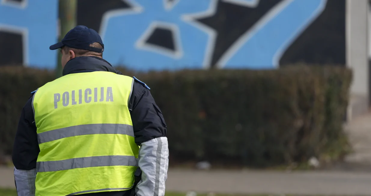 Policajac ilustracija/Damir Deljo