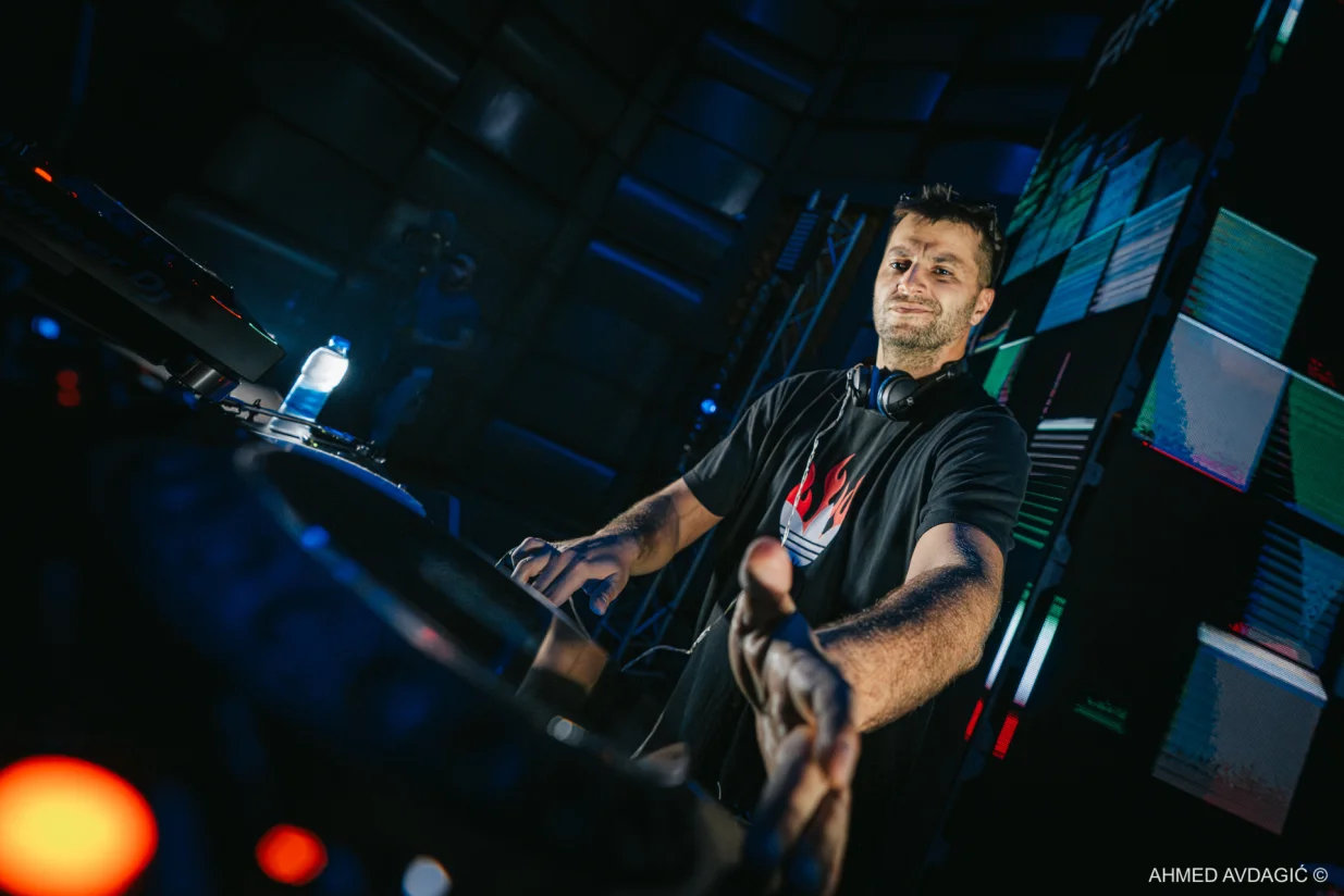 ECLIPSE_RTV_ October/Ahmed Avdagic