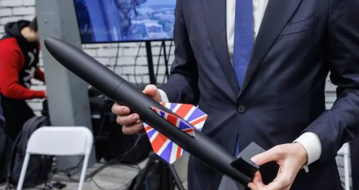 Kusti Salm predstavio je raketu Mark 1 — projekt veličine baguettea, dugačku svega 65 centimetara, zamišljenu kao prvu liniju obrane protiv ruskih dronova dugog dometa/Screenshot