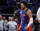 Nov 10, 2025; Detroit, Michigan, USA; Detroit Pistons guard Cade Cunningham (2) celebrates in overtime against the Washington Wizards at Little Caesars Arena. Mandatory Credit: Rick Osentoski-Imagn Images/Foto: Rick Osentoski