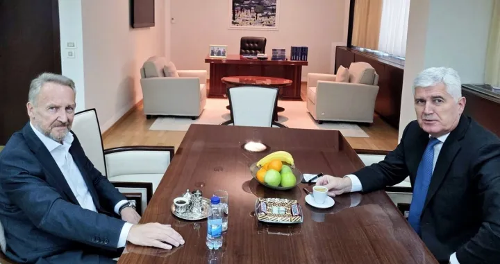bakir izetbegović i dragan čović na kafi x/X