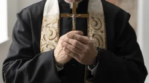 katolički sveštenik, ilustrcija/Freepik