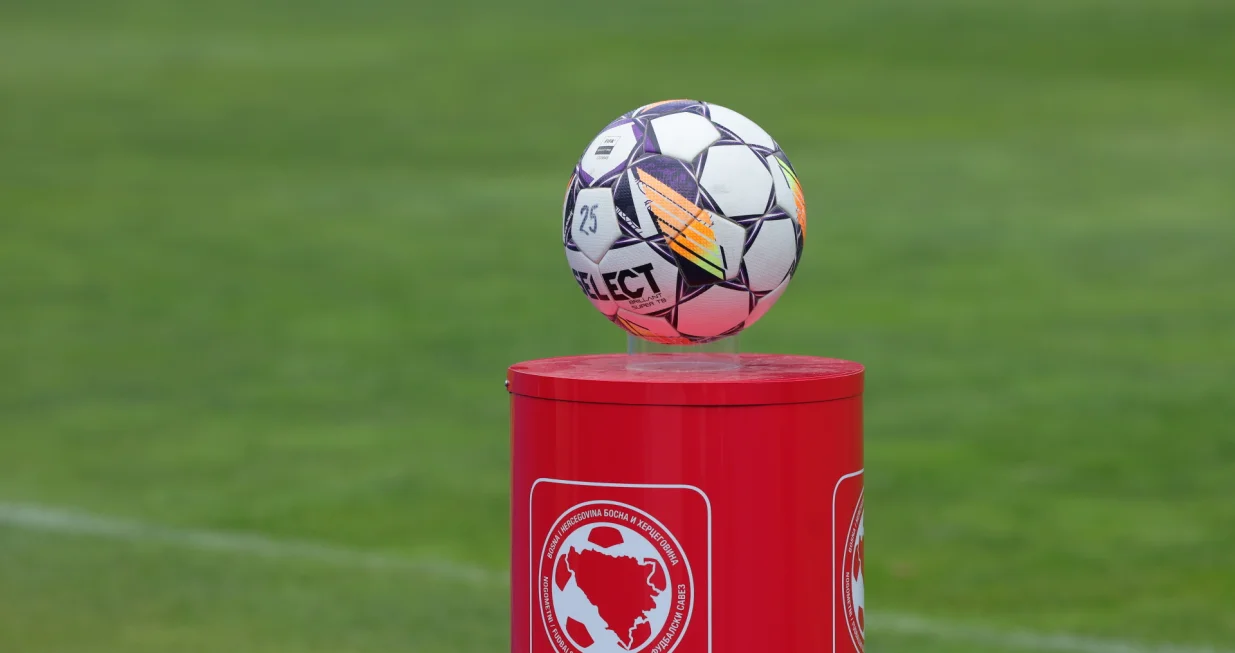 Select lopta/Foto: Senad Gubelić