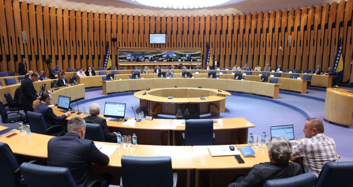 Sjednici je prisustvovalo devet delegata/Fena