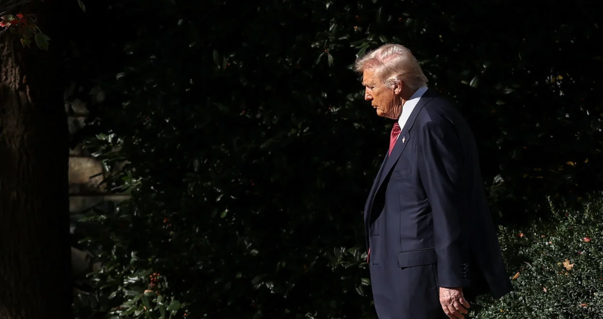 U.S. President Donald Trump departs the White House in Washington, D.C., U.S. November 5, 2025. REUTERS/Kevin Lamarque/Kevin Lamarque