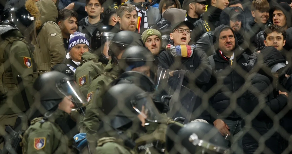 Navijači Rumunije pravili probleme tokom i poslije utakmice u Zenici (FOTO: Damir Deljo/Oslobođenje)/Foto: 