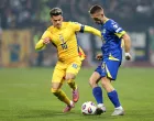 Soccer Football - FIFA World Cup - UEFA Qualifiers - Group H - Bosnia and Herzegovina v Romania - Stadion Bilino Polje, Zenica, Bosnia and Herzegovina - November 15, 2025 Bosnia and Herzegovina's Amar Memic in action with Romania's Ianis Hagi REUTERS/Amel Emric/Foto: Amel Emric