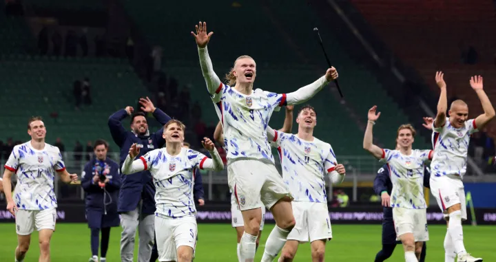 Soccer Football - World Cup - UEFA Qualifiers - Group I - Italy v Norway - San Siro, Milan, Italy - November 16, 2025 Norway's Erling Haaland and teammates celebrate after the match REUTERS/Claudia Greco  TPX IMAGES OF THE DAY/Foto: Claudia Greco