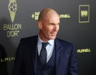 epa10249280 Former soccer player Zinedine Zidane arrives for the Ballon d'Or ceremony in Paris, France, 17 October 2022. For the first time the Ballon d'Or, presented by the magazine France Football, will be awarded to the best players of the 2021-22 season instead of the calendar year. EPA/Mohammed Badra/Foto: Mohammed Badra