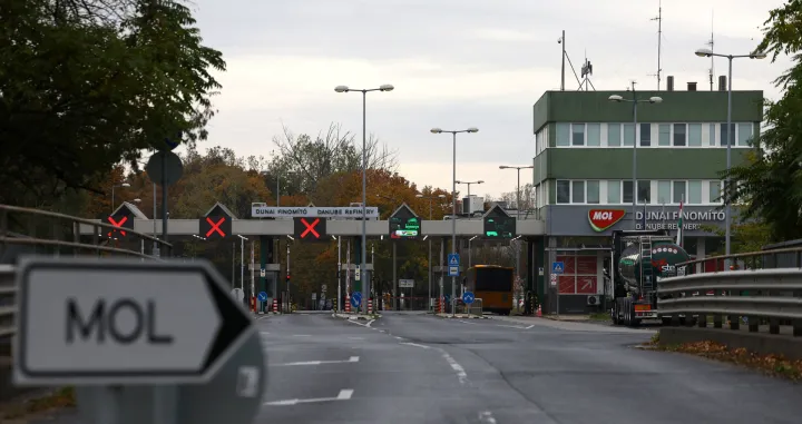 The main entrance of Hungarian MOL Group's Danube Refinery is seen after a fire broke out at a feed processing unit on late Monday in Szazhalombatta, Hungary, October 21, 2025. REUTERS/Bernadett Szabo/Bernadett Szabo