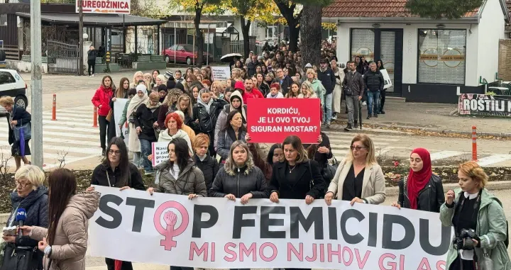 mostar protestna šetnja nakon ubistva aldine jahić/Mostar Info Bih