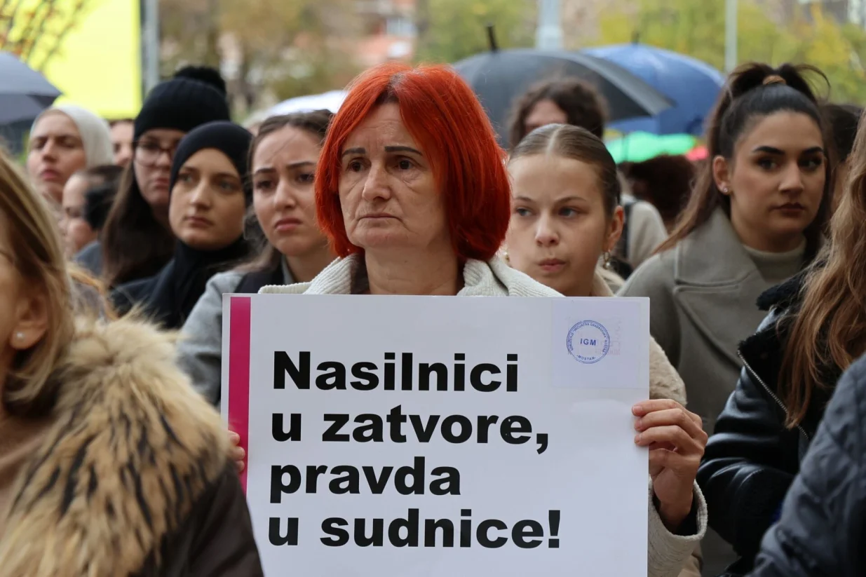 MOSTAR, 18. studenoga (FENA) protest, mirna šetnja, femicid, stop nasilju nad ženama/Fena/Mateo MarinoviД‡