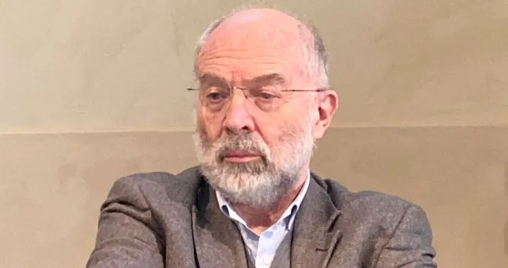 STEFANO BIANCHINI umirovljeni je profesor istočnoevropske politike i povijesti naSveučilištu u Bologni./