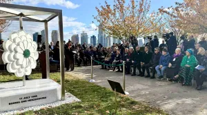 Predsjedavajući Predsjedništva Bosne i Hercegovine Željko Komšić prisustvovao je otkrivanju spomenika "Cvijet Srebrenice" u vrtu Ujedinjenih nacija u New Yorku/