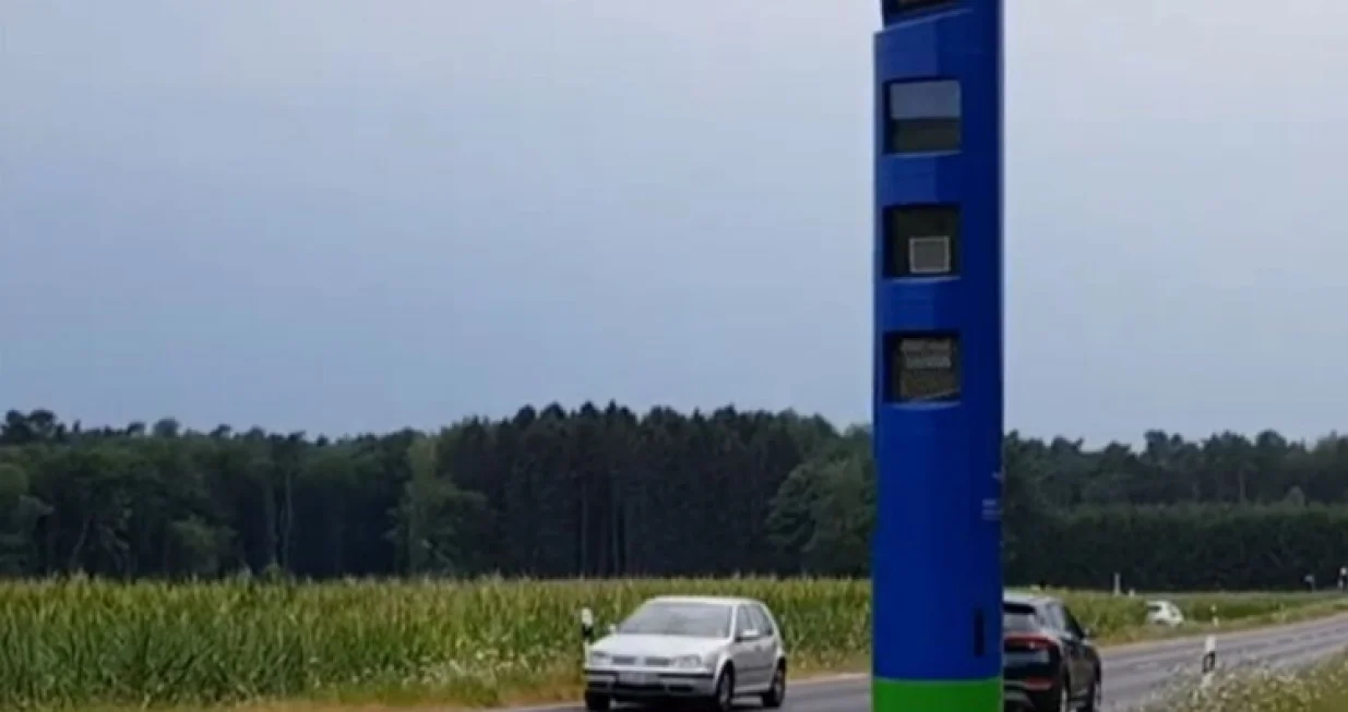 Plavi stubovi, njemački putevi, nadzor kamiona/Prtsc