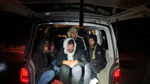 U vozilu krijumčario migrante/GP BiH/