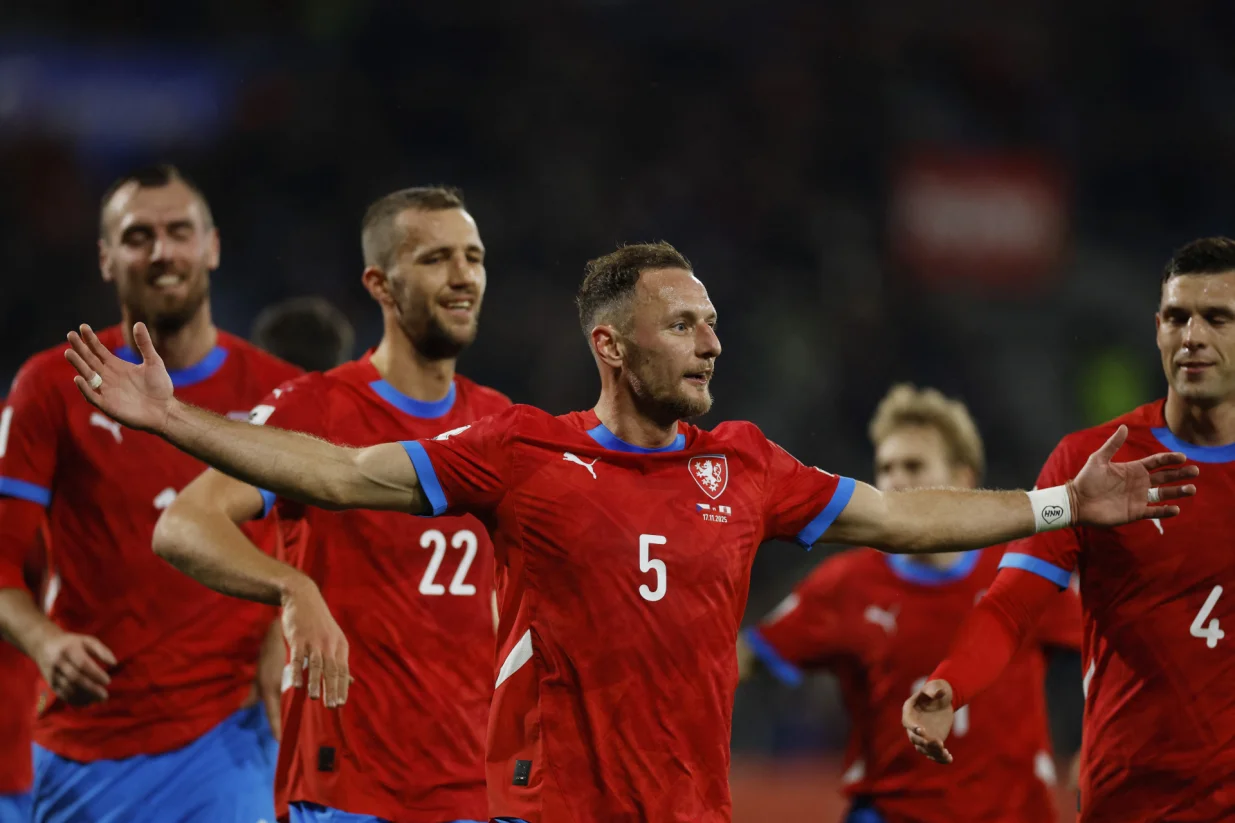 Soccer Football - World Cup - UEFA Qualifiers - Group L - Czech Republic v Gibraltar - Andruv Stadion, Olomouc, Czech Republic - November 17, 2025 Czech Republic's Vladimir Coufal celebrates scoring their third goal REUTERS/David W Cerny/Foto: David W Cerny