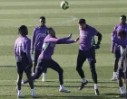 epa10392410 (L-R) Real Madrid's players Eduardo Camvainga, Vinicius Jr, Eder Militao, Thibaut Courtois, David Alaba and Rodrygo Goes take part in a training session held at Valdebebas Sports City in Madrid, central Spain, 06 January 2023. Real Madrid will face Villarreal CF in their Spanish LaLiga soccer match on 07 January. EPA/SERGIO PEREZ/Foto: Sergio Perez