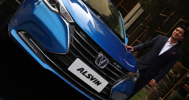 epa08877788 Danial Malik &ndash; CEO of Master Changan Motors presents the All-New Changan Alsvin &ndash; Pakistan's 1st Euro-5 Smart Sedan, in Karachi, Pakistan, 11 December 2020. Master Changan Motors will be selling three variants of Alsvin. The first is the 1.37-litre manual transmission variant. The car has a 1.5 litre 5-speed Dual-Clutch Automatic Transmission (DCT) and at the top of the line, will be the 'Lumiere' edition with 1.5-litre DCT. EPA/SHAHZAIB AKBER/Shahzaib Akber