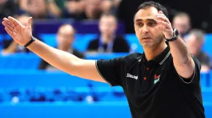 epa10175505 Belgium's coach Dario Gjergja gestures during the FIBA EuroBasket 2022 Round of 16 match between Slovenia and Belgium at EuroBasket Arena Berlin, in Berlin, Germany, 10 September 2022. EPA/CLEMENS BILAN/Foto: Clemens Bilan