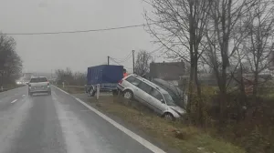 Dva vozila završila u kanalu/Viber/Društvene mreže//