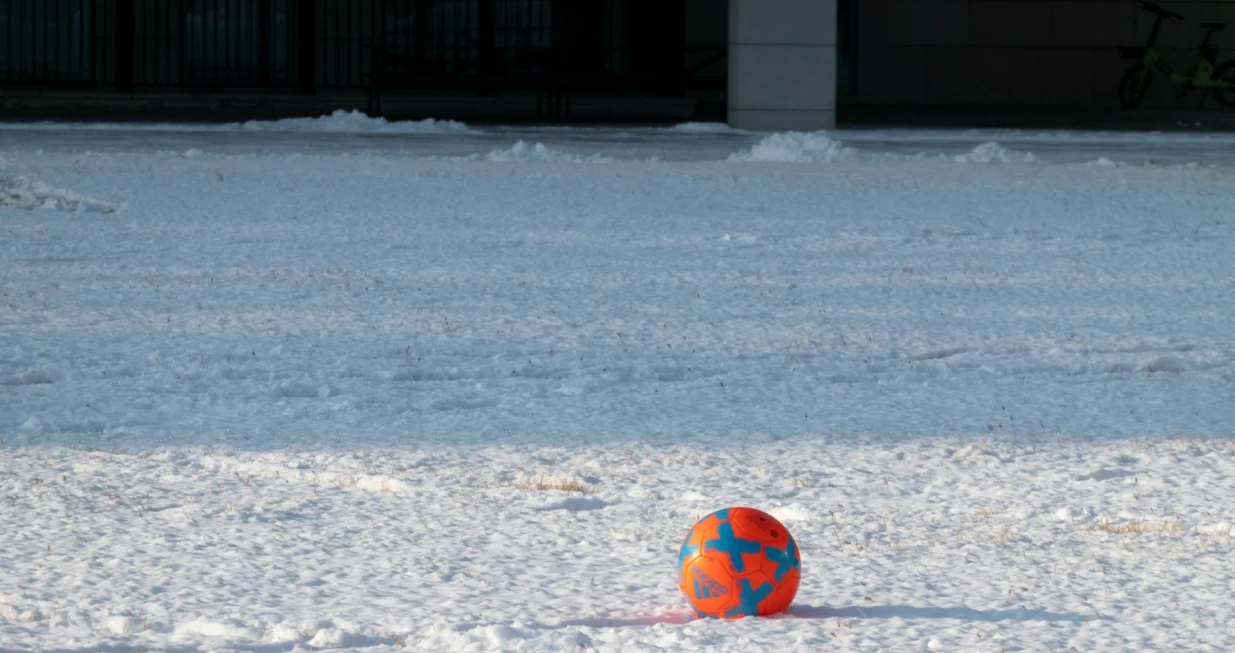 Lopta u snijegu/Foto: 