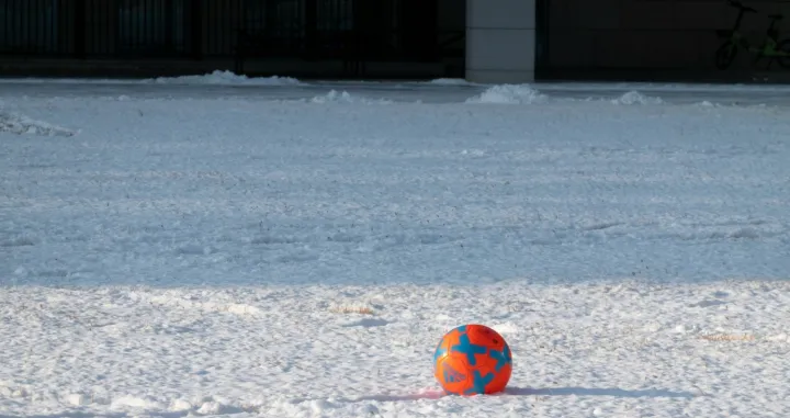 Lopta u snijegu/Foto: 