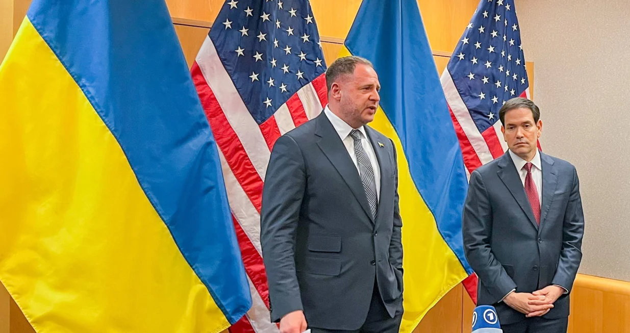 Head of the Office of the President of Ukraine Andriy Yermak and U.S. Secretary of State Marco Rubio, address the media after closed-door talks at the U.S. Mission in Geneva, Switzerland, November 23, 2025. REUTERS/Emma Farge/Emma Farge