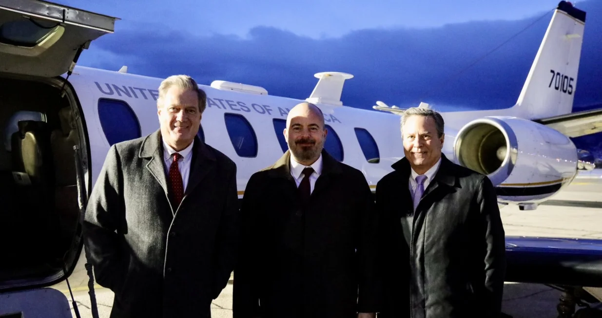 Otpravnik poslova Ambasade Sjedinjenih Američkih Država John Ginkel poželio je dobrodošlicu u Sarajevo kongresmenima Michaelu Turneru i Donaldu Norcrossu/X