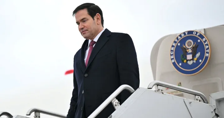 U.S. Secretary of State Marco Rubio steps off his plane upon arrival at the John C. Munro Hamilton International Airport in Hamilton, Ontario, November 11, 2025. Mandel Ngan/Pool via REUTERS/Mandel Ngan